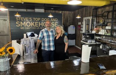 Steve’s Top Dog & Smokehouse(Restaurant)