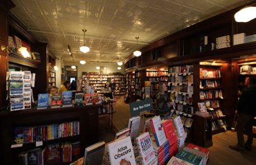 RJ Julia Booksellers