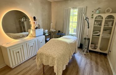 Emily Pieretti Beauty + Bridal
