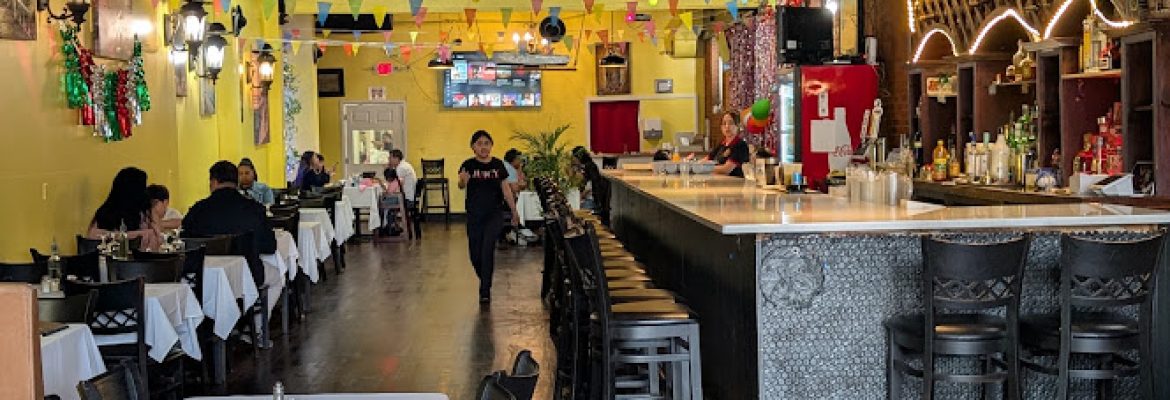 Montanita puerto de Cancun family restaurante bar