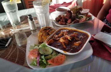 Humacao Restaurant & Lounge