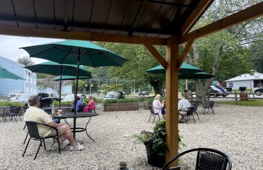 Long River Local Farm Market & Cafe