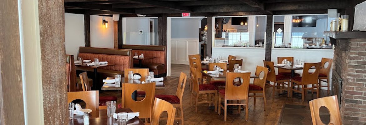 Lakeside Bar & Grill