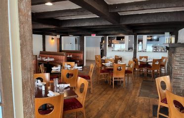 Lakeside Bar & Grill