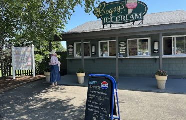 Bogey’s Ice Cream & Snack Shop