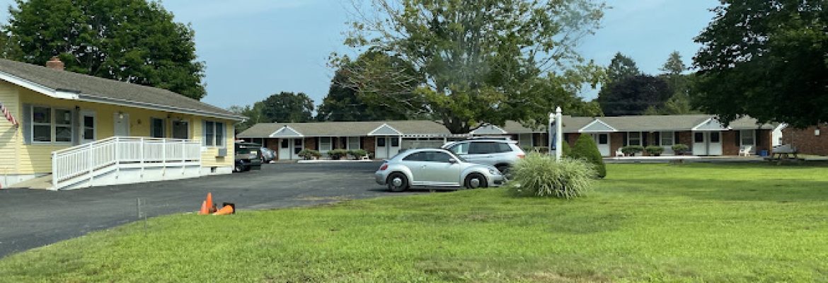 Rocky Neck Inn & Suites