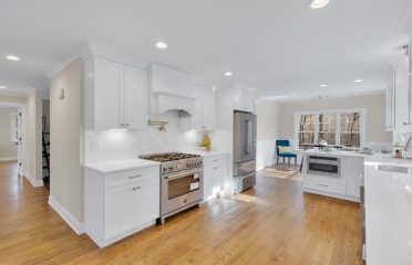 M & R Kitchens + Baths