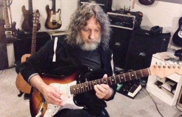 Fraser Teaches Guitar