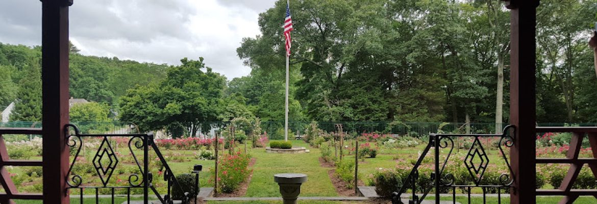 Mohegan Park – Memorial Rose Garden