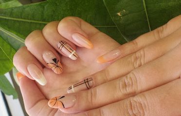 Blooming Nails
