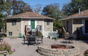 Cedar Park Inn and Whirlpool Suites