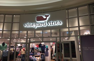 vineyard vines Outlet