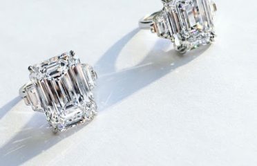 FIVE AND NINE DESIGNS – Fine Jeweler