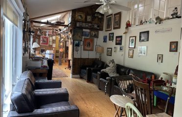 Two Wrasslin’ Cats Coffee House & Cafe