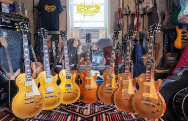 812GUITARS