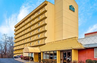 La Quinta Inn & Suites by Wyndham Stamford / New York City