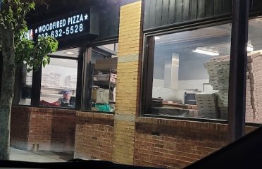 Luna Woodfired Pizza