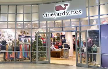 vineyard vines Outlet