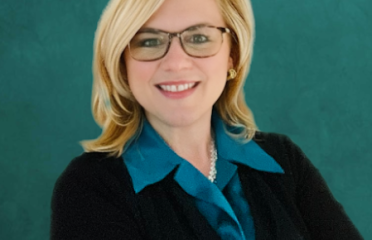 Lisa Gordon, Realtor: Danais & Gordon Realty Team at Coldwell Banker