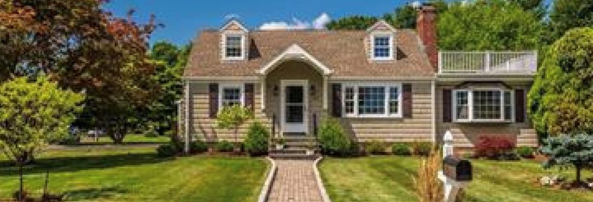 Lynn Grandchamp, Real Estate Agent