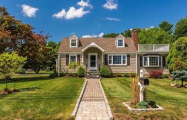 Lynn Grandchamp, Real Estate Agent