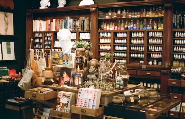 de Gerenday’s Fine Art Materials and Curiosities