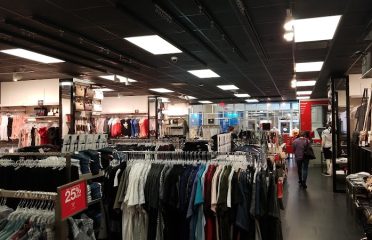 GUESS Factory