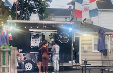 El patio Dominican street food