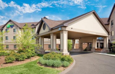 Holiday Inn Express & Suites Bradley Airport by IHG