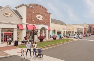 The Shops at Farmington Valley