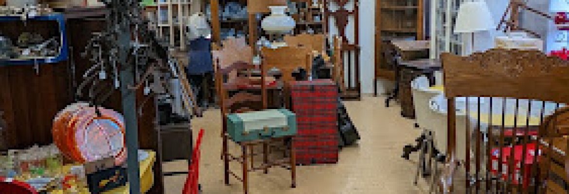 Flea Market at the Crossing