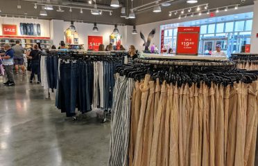 American Eagle , Aerie Clearance Store