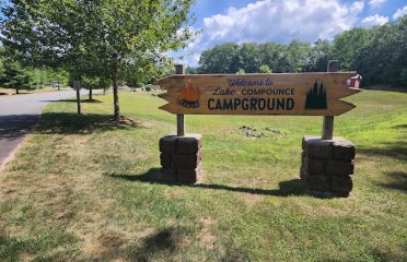 Lake Compounce Campground check-in and store