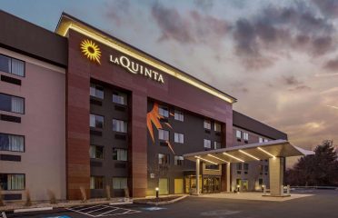 La Quinta Inn & Suites by Wyndham Hartford – Bradley Airport