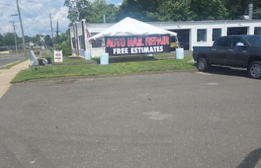 AUTO HAiL AND DENT REPAiR