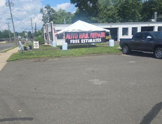 AUTO HAiL AND DENT REPAiR