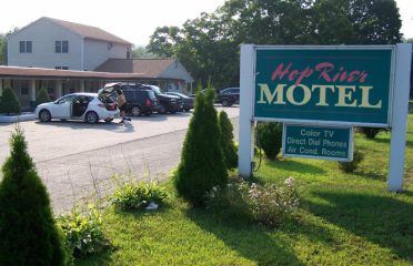 Hop River Motel