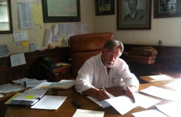Attorney Robert M Elliott
