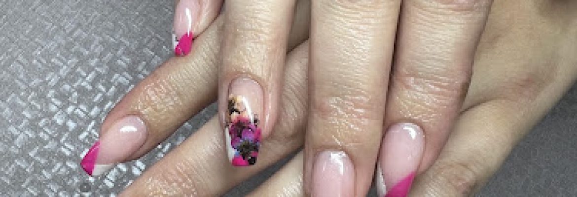 Luna Nails