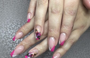 Luna Nails