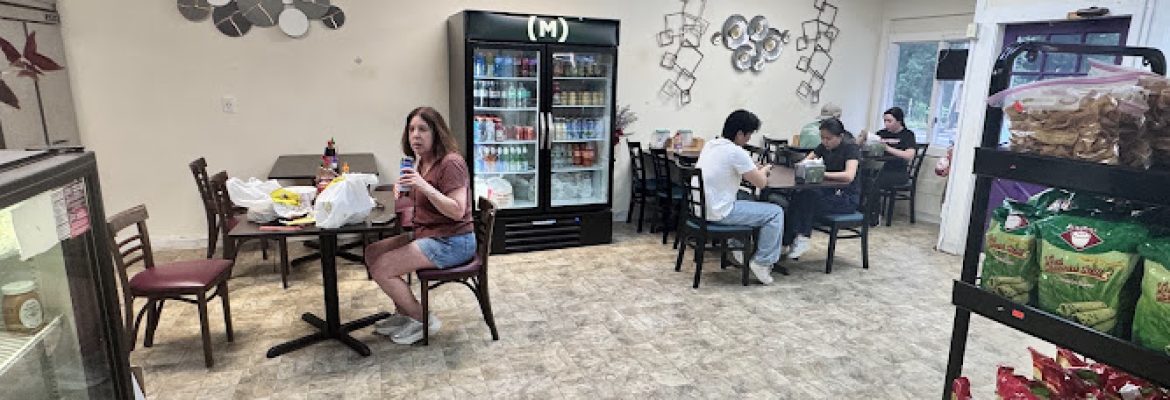 Moon Vietnamese Restaurant & Convenience Store