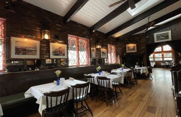 Fife ‘n Drum Restaurant & Inn