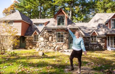 Julianna Rogalla CT/MA Real Estate Agent :)