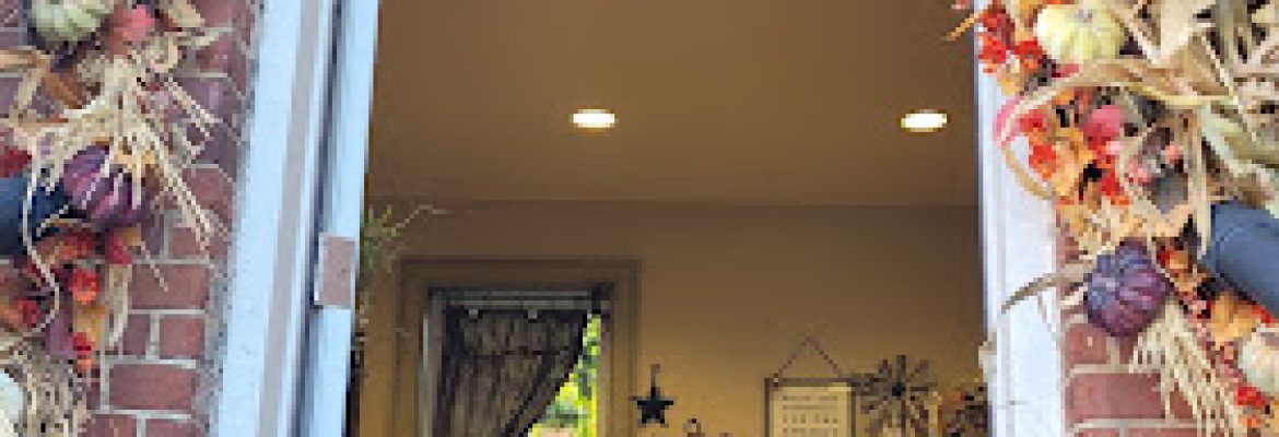 The Country Cottage with Rustic Coop