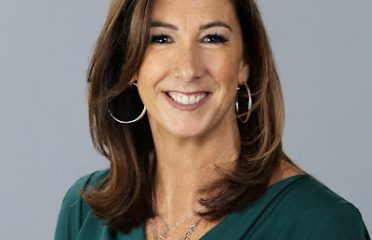 Dawn Rousseau, Connecticut Real Estate Agent, Showcase Realty, Inc.