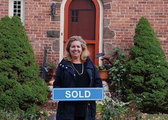 Beth Barry Brown Realtor, William Raveis