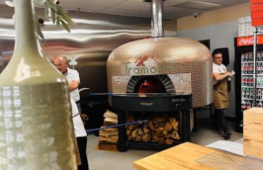 Tramonti Pizzeria: Forno a Legna