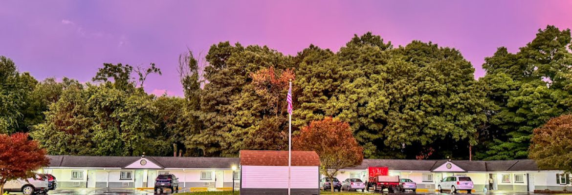 LITTLE VILLAGE MOTEL