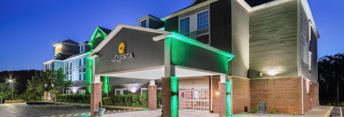 La Quinta Inn & Suites by Wyndham Stonington-Mystic Area