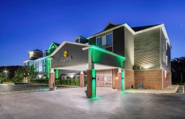 La Quinta Inn & Suites by Wyndham Stonington-Mystic Area